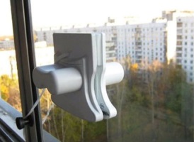 Как помыть окна снаружи выше первого этажа